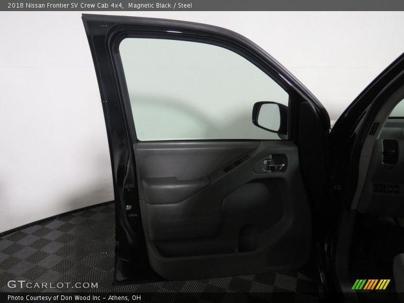 Magnetic Black / Steel 2018 Nissan Frontier SV Crew Cab 4x4