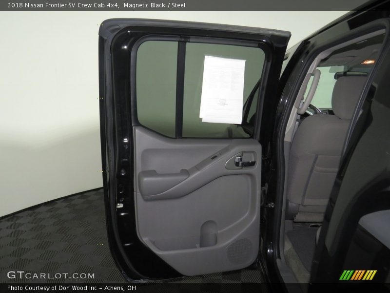 Magnetic Black / Steel 2018 Nissan Frontier SV Crew Cab 4x4