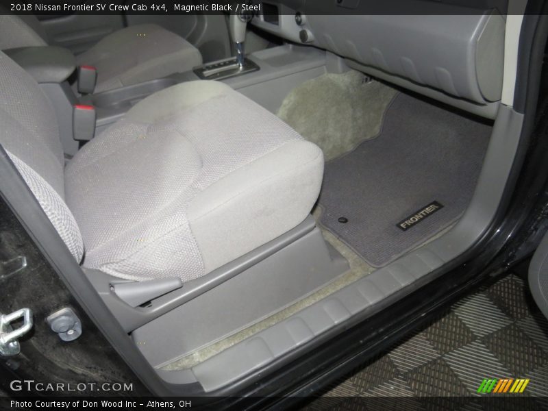 Magnetic Black / Steel 2018 Nissan Frontier SV Crew Cab 4x4
