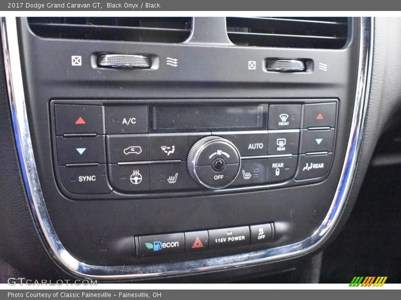 Black Onyx / Black 2017 Dodge Grand Caravan GT