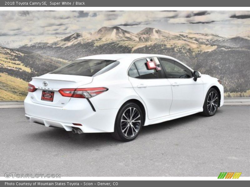 Super White / Black 2018 Toyota Camry SE