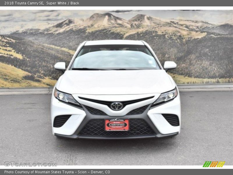 Super White / Black 2018 Toyota Camry SE