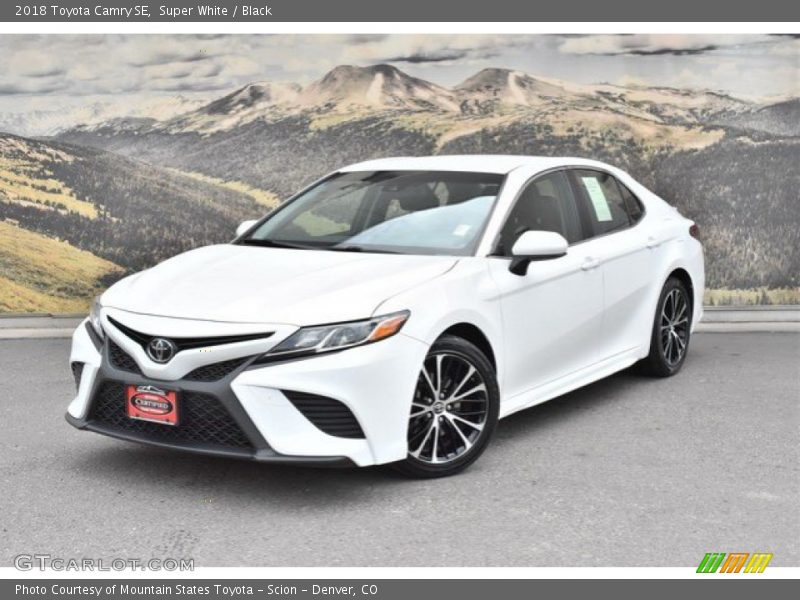 Super White / Black 2018 Toyota Camry SE