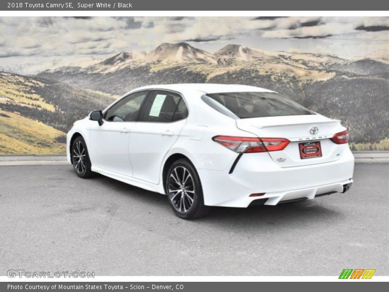 Super White / Black 2018 Toyota Camry SE