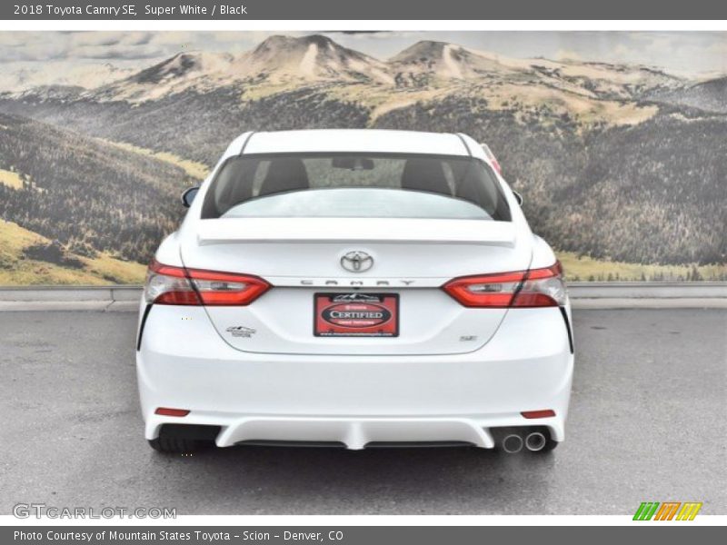 Super White / Black 2018 Toyota Camry SE