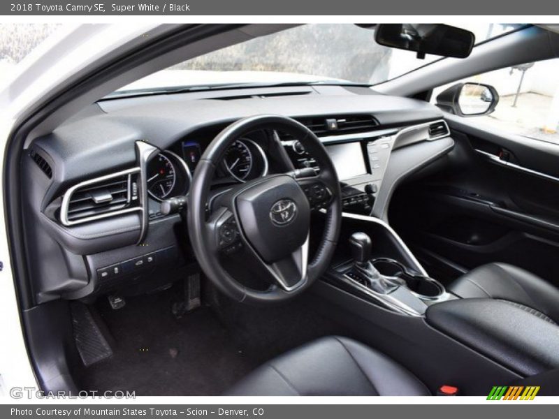 Super White / Black 2018 Toyota Camry SE