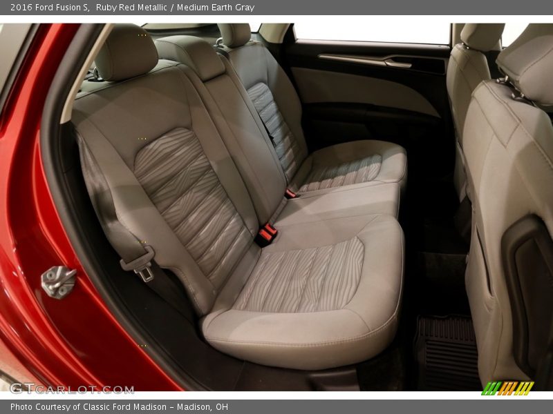 Ruby Red Metallic / Medium Earth Gray 2016 Ford Fusion S