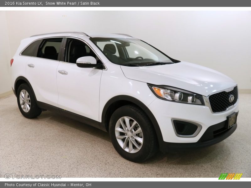 Snow White Pearl / Satin Black 2016 Kia Sorento LX