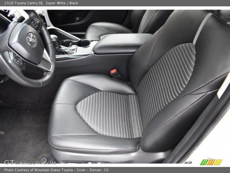 Super White / Black 2018 Toyota Camry SE
