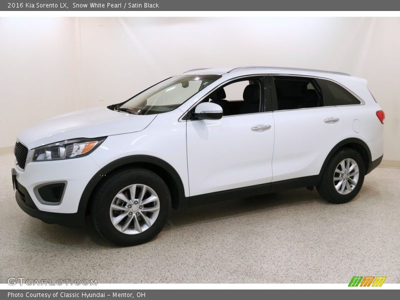 Snow White Pearl / Satin Black 2016 Kia Sorento LX