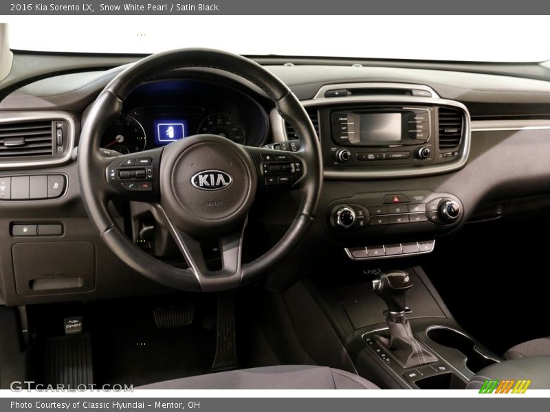 Snow White Pearl / Satin Black 2016 Kia Sorento LX