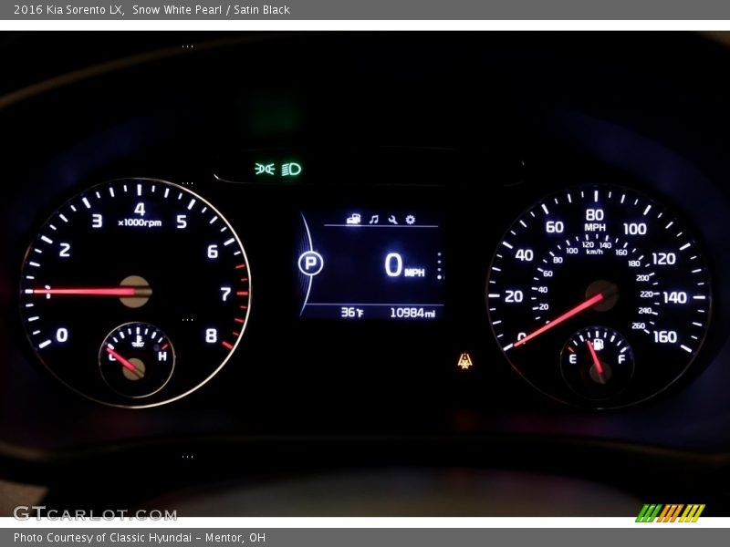 Snow White Pearl / Satin Black 2016 Kia Sorento LX