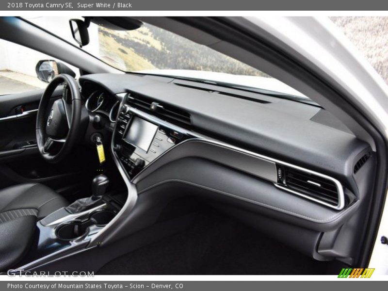 Super White / Black 2018 Toyota Camry SE