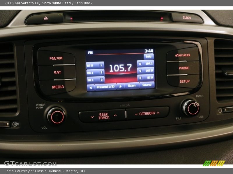 Snow White Pearl / Satin Black 2016 Kia Sorento LX