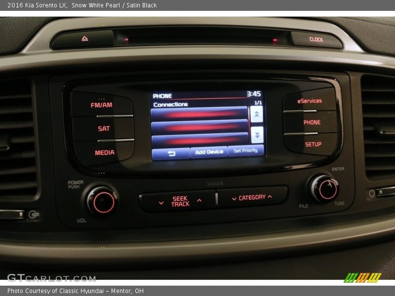 Snow White Pearl / Satin Black 2016 Kia Sorento LX