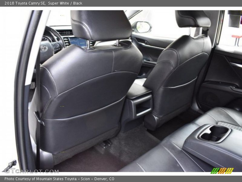 Super White / Black 2018 Toyota Camry SE
