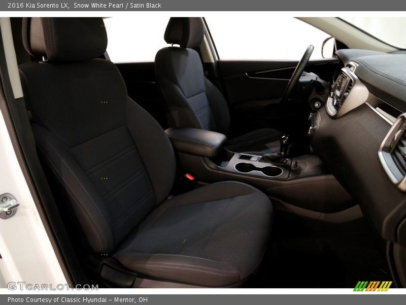 Snow White Pearl / Satin Black 2016 Kia Sorento LX