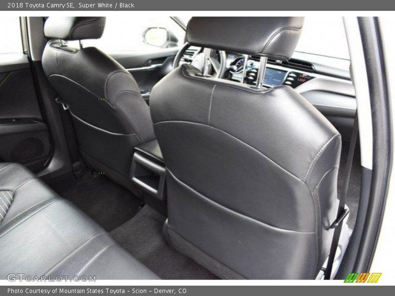 Super White / Black 2018 Toyota Camry SE