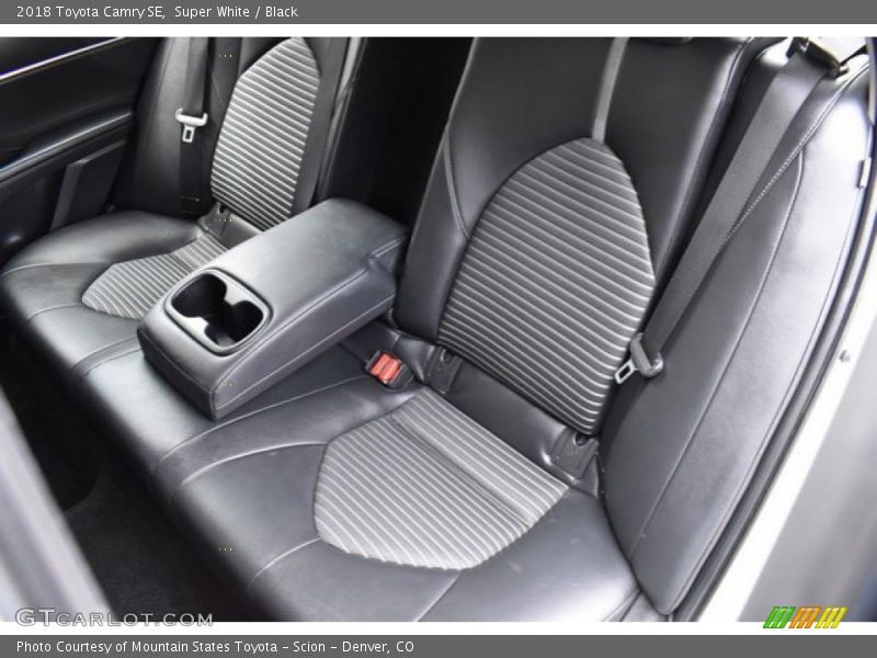 Super White / Black 2018 Toyota Camry SE
