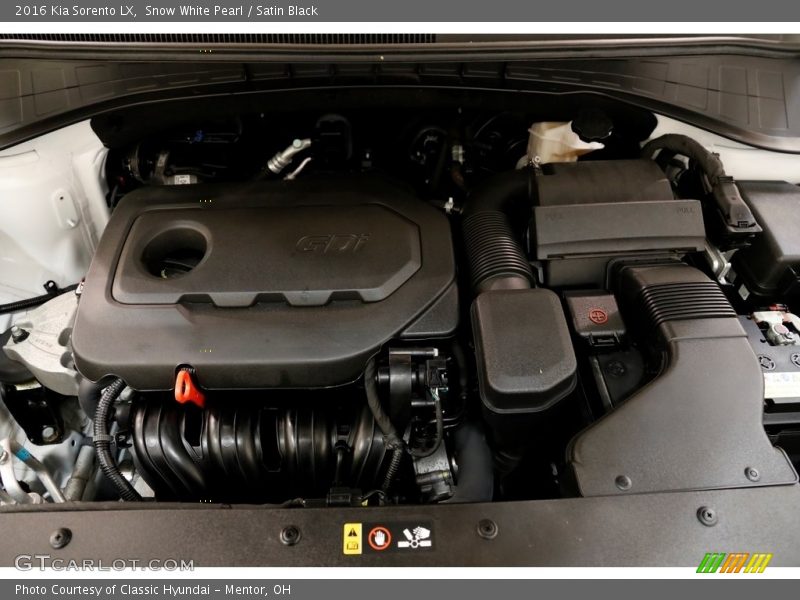 Snow White Pearl / Satin Black 2016 Kia Sorento LX