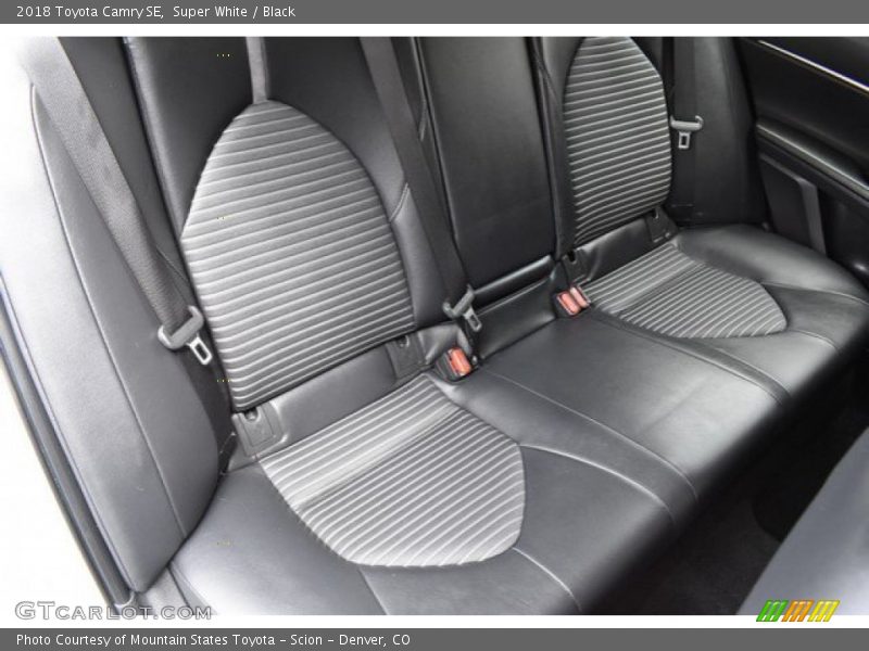 Super White / Black 2018 Toyota Camry SE