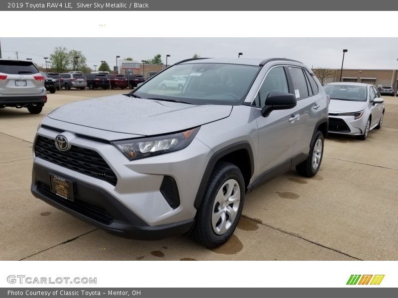 Front 3/4 View of 2019 RAV4 LE