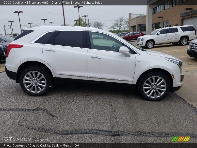 Crystal White Tricoat / Sahara Beige 2019 Cadillac XT5 Luxury AWD