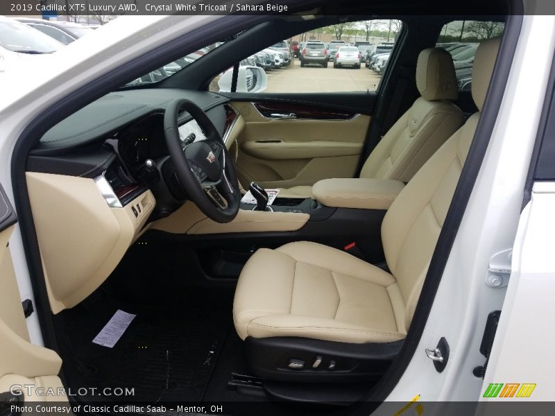 Crystal White Tricoat / Sahara Beige 2019 Cadillac XT5 Luxury AWD