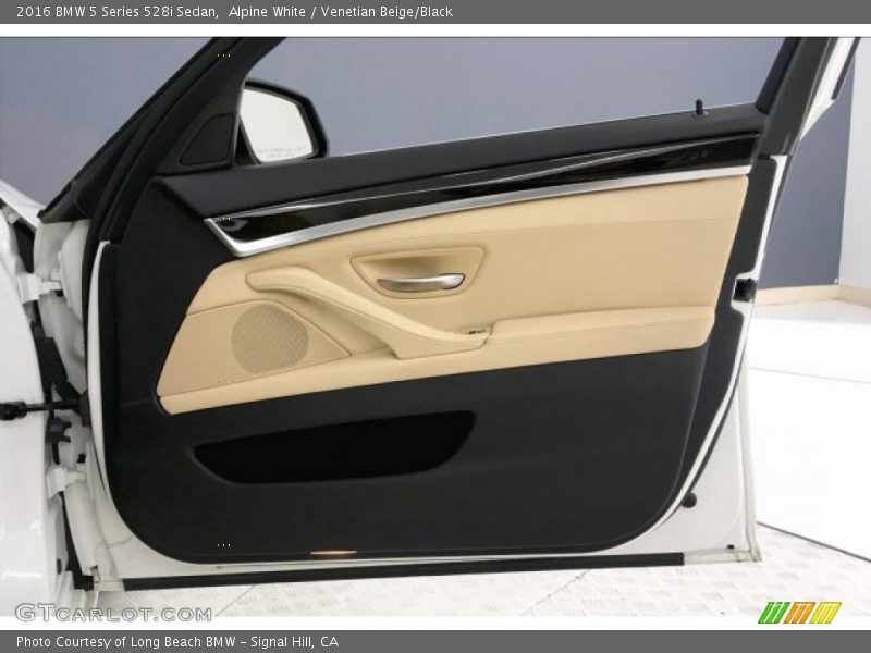 Alpine White / Venetian Beige/Black 2016 BMW 5 Series 528i Sedan