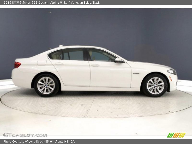 Alpine White / Venetian Beige/Black 2016 BMW 5 Series 528i Sedan