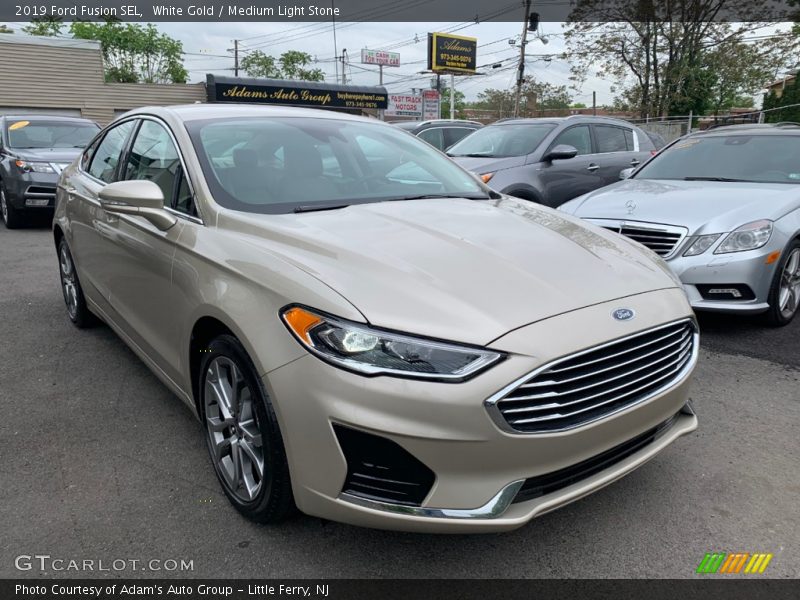 Front 3/4 View of 2019 Fusion SEL