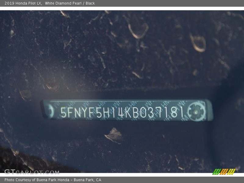 White Diamond Pearl / Black 2019 Honda Pilot LX