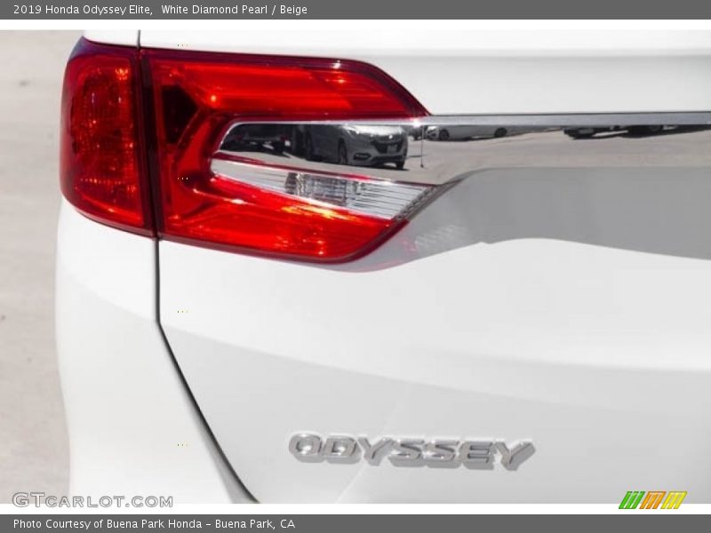 White Diamond Pearl / Beige 2019 Honda Odyssey Elite