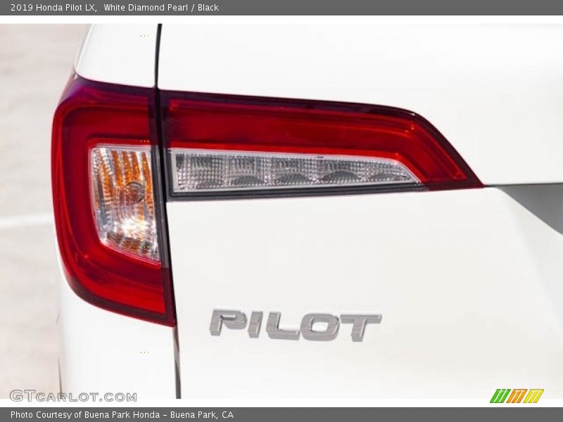 White Diamond Pearl / Black 2019 Honda Pilot LX