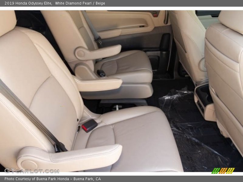 White Diamond Pearl / Beige 2019 Honda Odyssey Elite