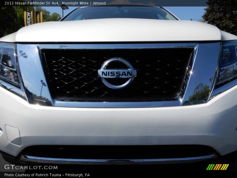 Moonlight White / Almond 2013 Nissan Pathfinder SV 4x4
