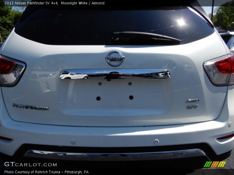 Moonlight White / Almond 2013 Nissan Pathfinder SV 4x4