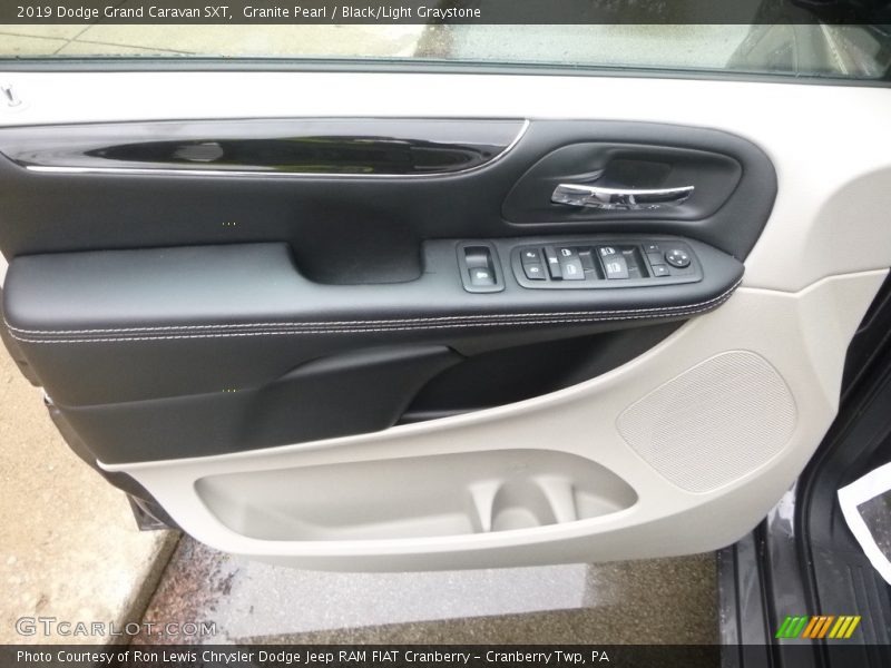 Granite Pearl / Black/Light Graystone 2019 Dodge Grand Caravan SXT