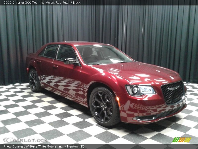 Velvet Red Pearl / Black 2019 Chrysler 300 Touring