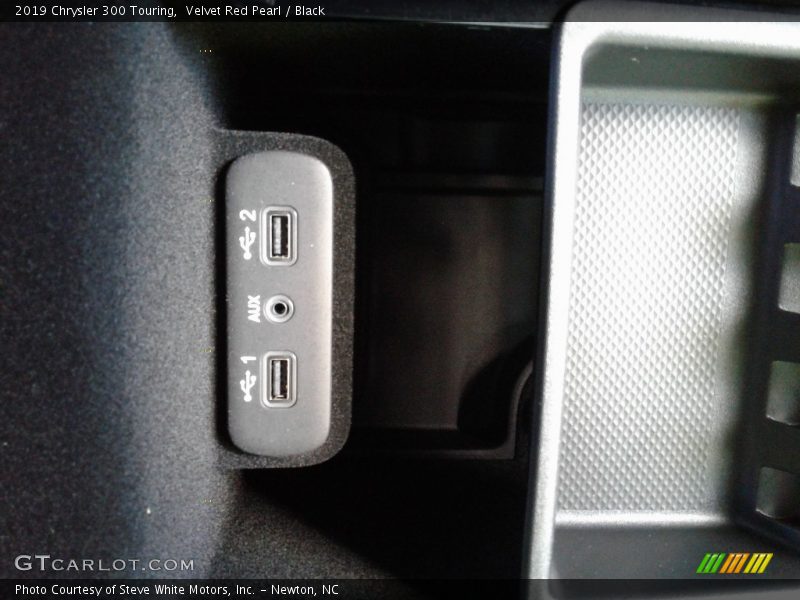 Velvet Red Pearl / Black 2019 Chrysler 300 Touring