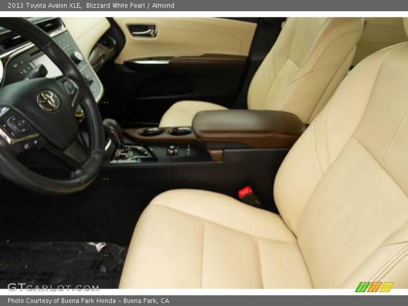 Blizzard White Pearl / Almond 2013 Toyota Avalon XLE