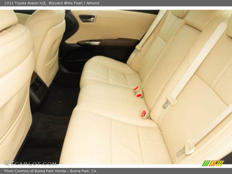 Blizzard White Pearl / Almond 2013 Toyota Avalon XLE