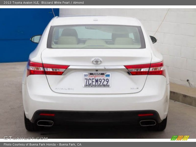 Blizzard White Pearl / Almond 2013 Toyota Avalon XLE