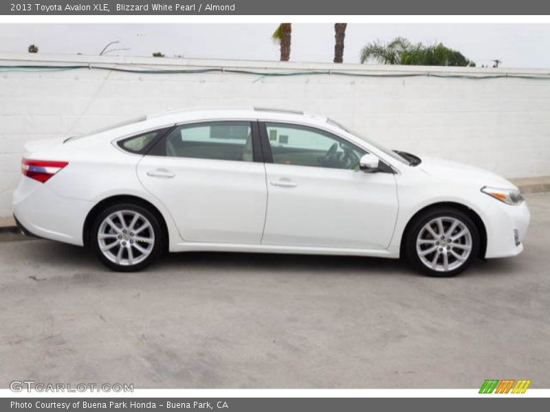 Blizzard White Pearl / Almond 2013 Toyota Avalon XLE