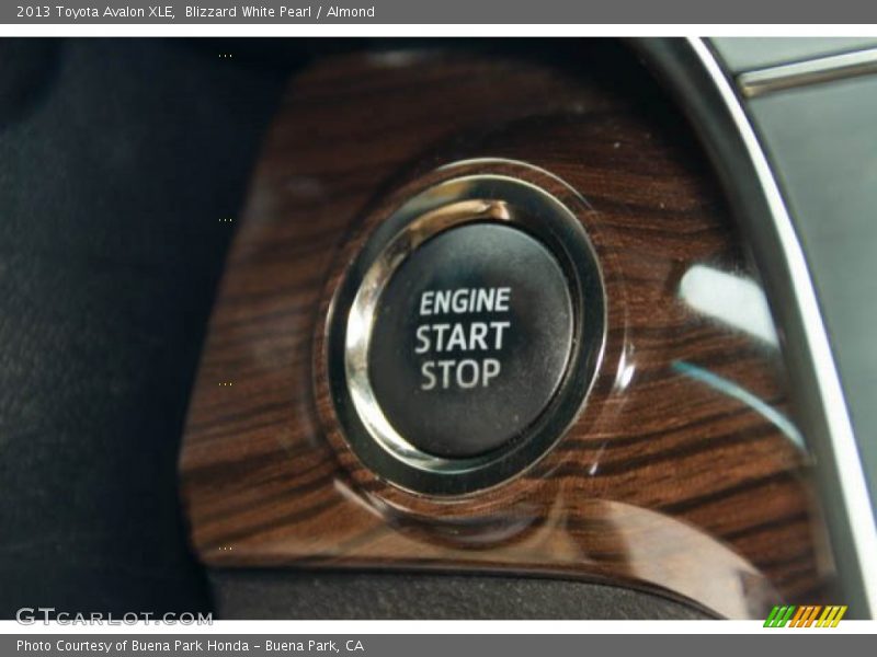Blizzard White Pearl / Almond 2013 Toyota Avalon XLE