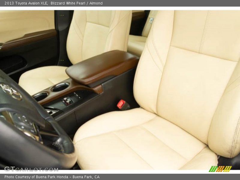 Blizzard White Pearl / Almond 2013 Toyota Avalon XLE