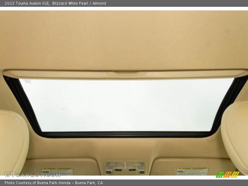 Blizzard White Pearl / Almond 2013 Toyota Avalon XLE