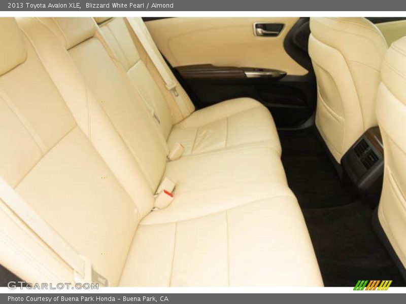 Blizzard White Pearl / Almond 2013 Toyota Avalon XLE