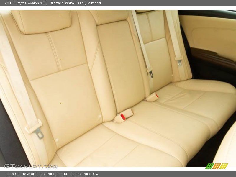 Blizzard White Pearl / Almond 2013 Toyota Avalon XLE