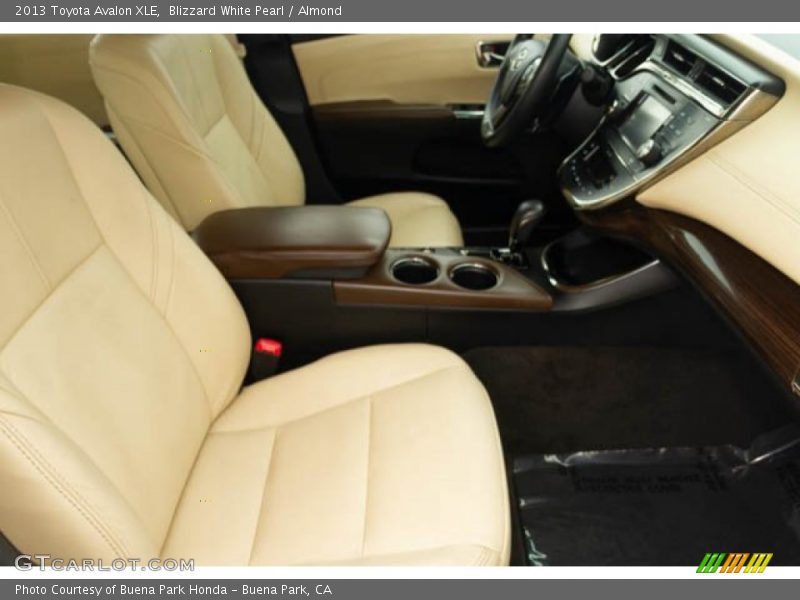 Blizzard White Pearl / Almond 2013 Toyota Avalon XLE
